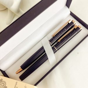 CAIXA EM COURO C/ CANETAS